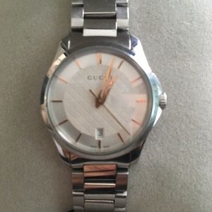 Woman Gucci watch